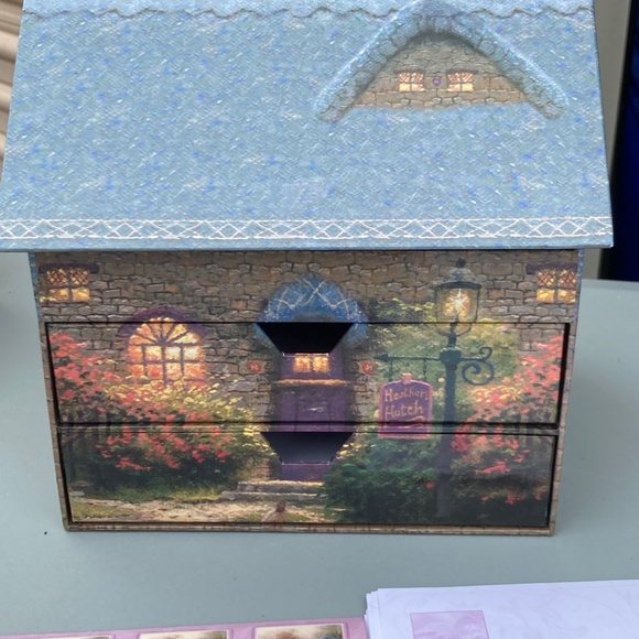 Thomas Kinkade Stationary Set inside Cottage House with Drawers - Picture 2 of 8